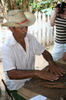Cuba - Vi�ales - Lele roule ses cigares