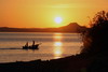 Lac Nasser (Egypte) - Pêcheurs au coucher du soleil